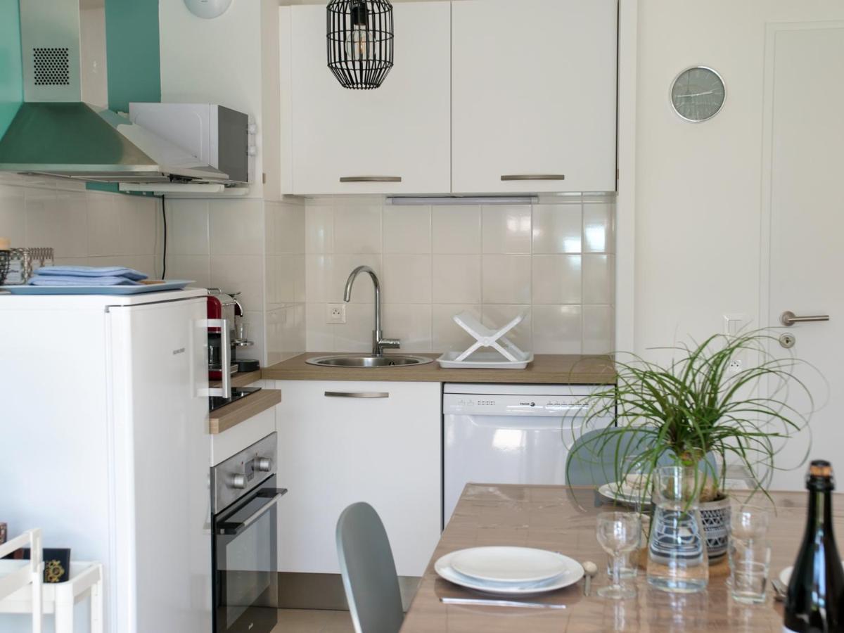 Maison Neuve Lumineuse Avec Jardin, Parking Prive